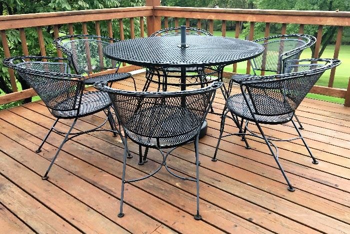 Black iron patio set - round table and 6 armchairs 