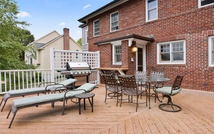 Fabulous deck featuring 2 comfy chaise lounges, enormous Jenn-aire grill and Brown Jordan Furniture