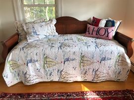 Fabulous Daybed with trundle