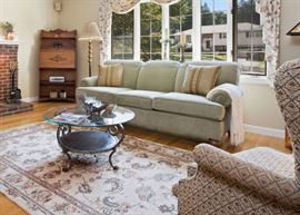 Casual furnishings, in wonderful condition!