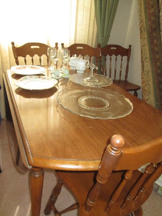 Ethan Allen drop leaf dining table with 4 chairs