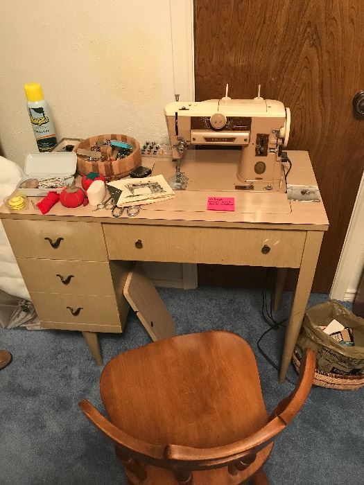 Singer 401A Sewing Machine & Cabinet