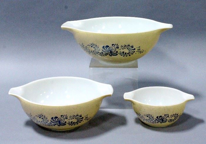 Vintage Pyrex Blue Floral on Speckled Oatmeal Homestead Pattern Cinderella Nesting Bowls, Qty 3