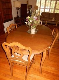 Oval country French dining room table w/ 4 chairs
