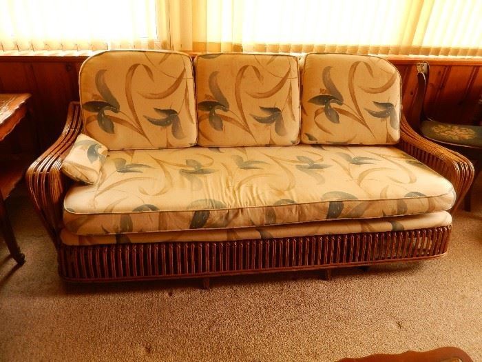 Very nice rattan couch
