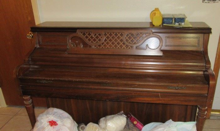 Nice Kimball spinet at a great price !