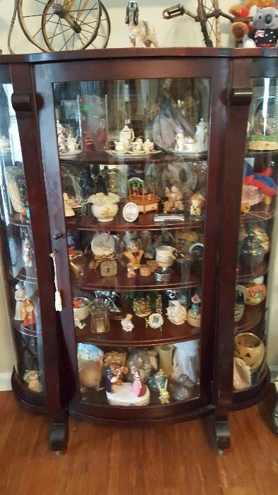Beautiful cabinet *****Please note some items on display may not be for sale! 