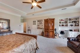 Henredon Armoire, matches bed. See previous picture.