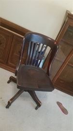 ANTIQUE OFFICE CHAIR
