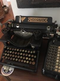 Vintage 1920's Woodstock Typewriter