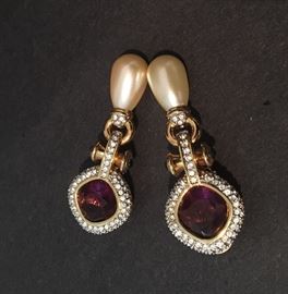 A same of the costume jewelry available