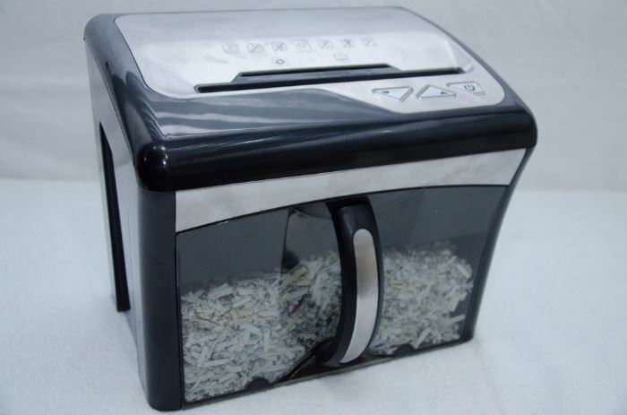 Staples Paper Shredder Mailmatehttp://www.ctonlineauctions.com/detail.asp?id=641891
