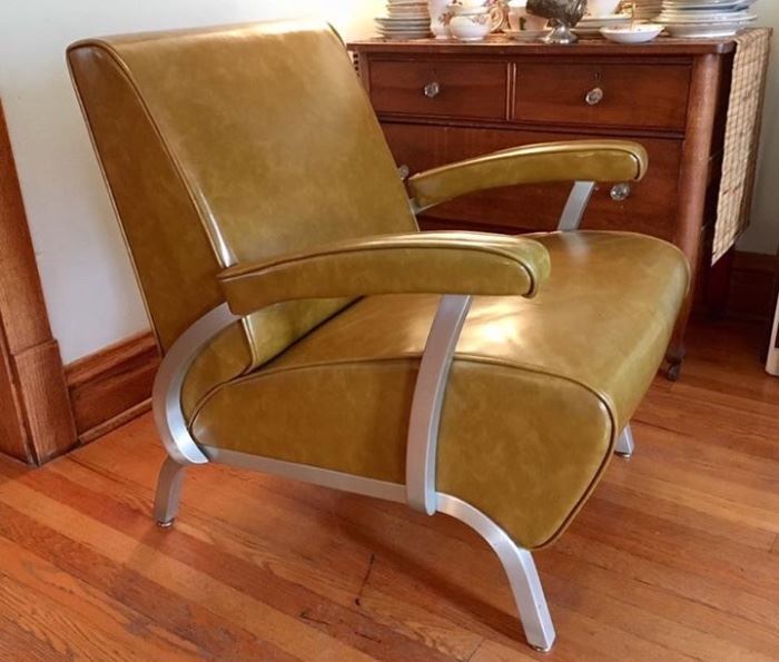 1957 Art Metal Construction Company lounge chair. Aluminum frame with original vinyl upholstery in terrific condition. Date stamped on frame.
