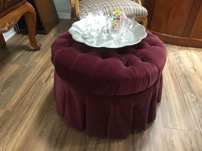 round ottoman