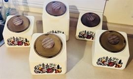 Vintage 5-Piece Canister Set with twist lock tops. In great condition. Very nice find!