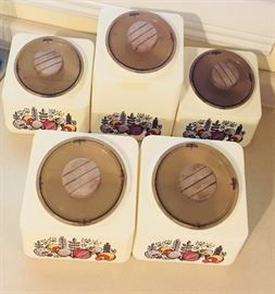 Closer picture of the collectible vintage 5-piece Canister Set. Very good condition.