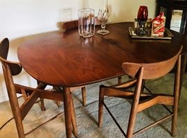 Mid Century Modern Dining Room Table with 4 chairs and a Captain’s Chair. Very nice.