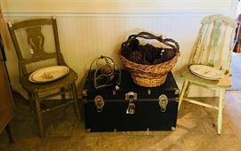 This fabulous trunk is like new! Leather handles and tray inside. Super for Ottoman, table or storage!