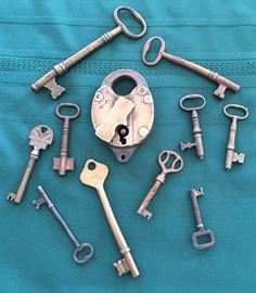 BRASS LOCK WITH NICE SELECTION OF KEYS