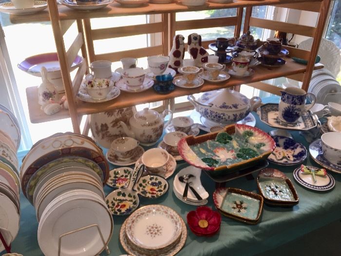NICE SELECTION OF ANTIQUE BONE CHINA CUPS AND SAUCERS 