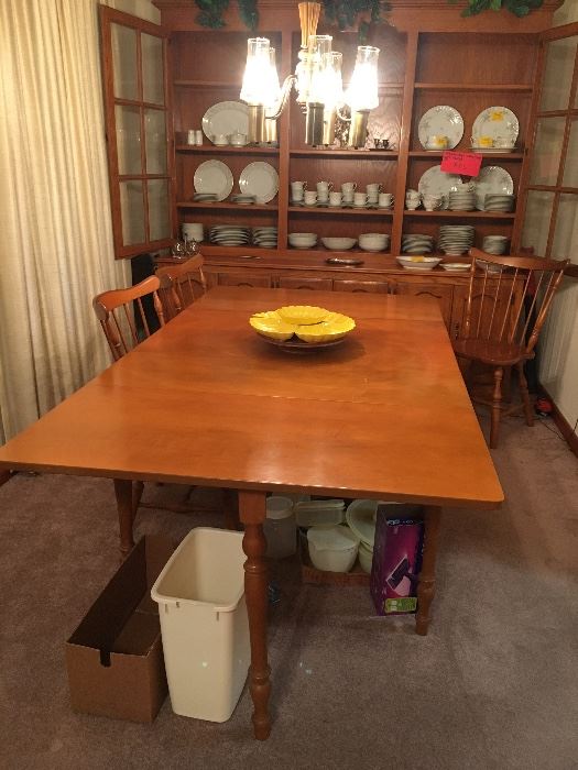 (MAPLE GATELEG DROPLEAF TABLE #1) 
Solid Maple Gateleg Dropleaf Dining Table with One Leaf
