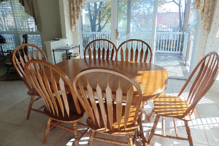 Kitchen Table with 2 leaves 6 chairs