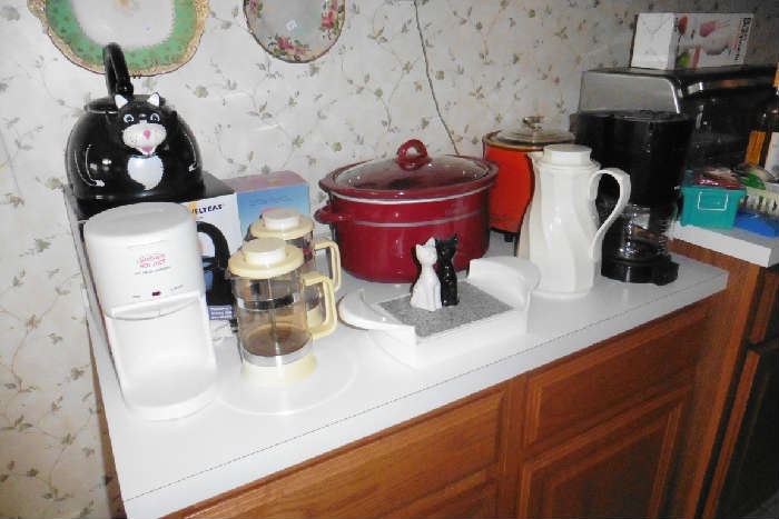 Cat teapot, tea and coffee pots, crock pots