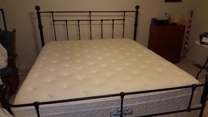 Sleep Number Performance Series P6 California King bed in very good condition.