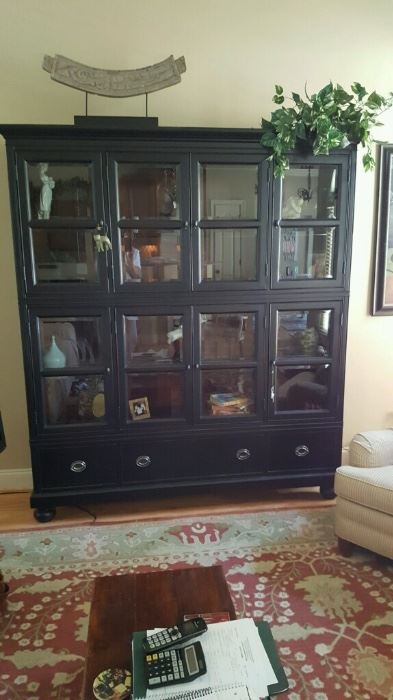 Beautiful Thomasville display / storage cabinet