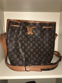 Louis Vuitton purse; never used