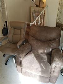 lift reclining chair..
leather premium desk chair