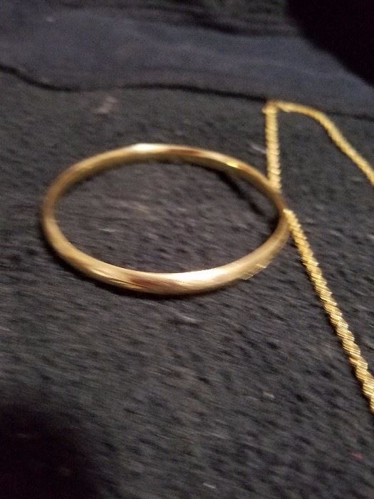 14kt gold bangle bracelet