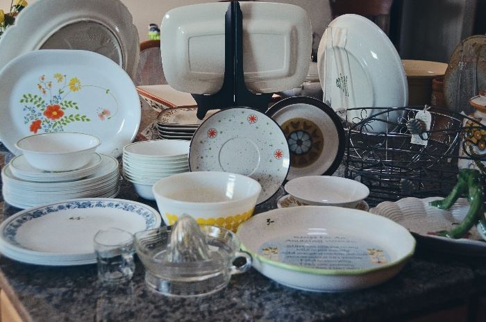 Corelle Dishes, Lemon Juicer, Pie Plate