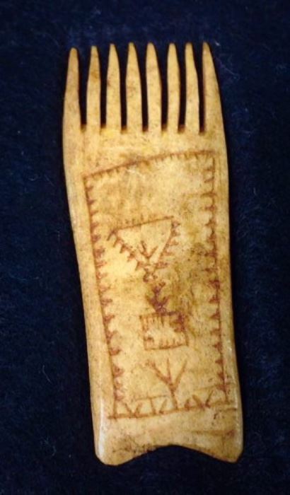 inuit comb with decoration