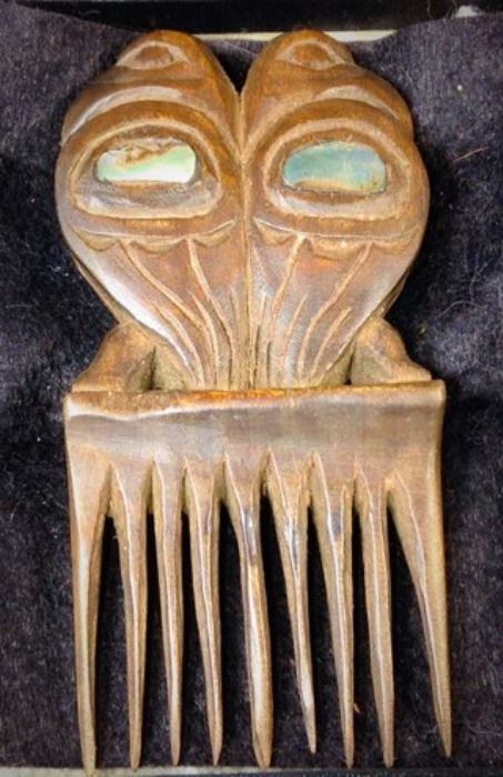 Double Eagle Inuit Comb With Inlay 