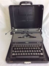 Royal Typewriter Quiet DeLuxe.