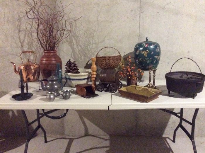 Nice variety of smalls including copper & pewter tea pots, cast iron pot, cutlery tray