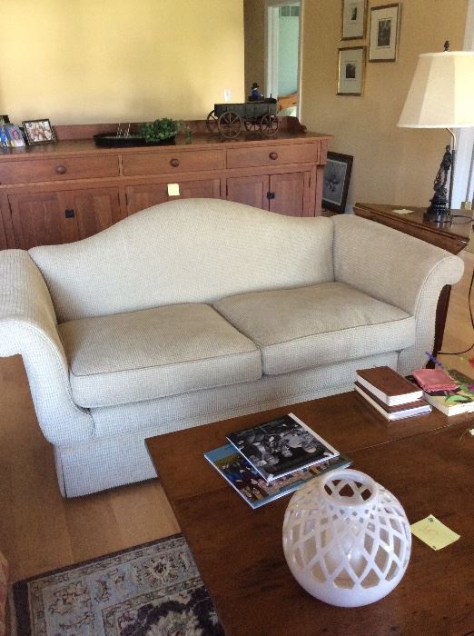 Henredon Loveseat, down cushions, immaculate condition
