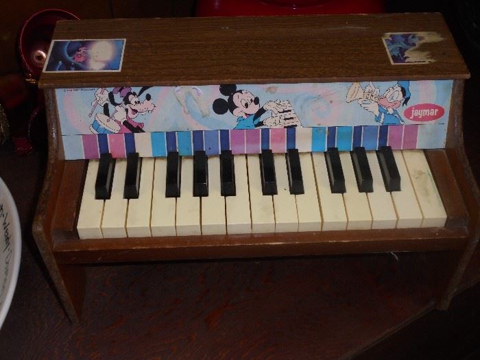Vintage 'Jaymar' toddler piano (all keys work) 