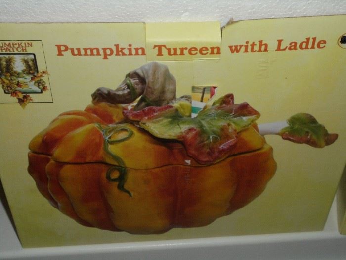 Pumpkin Tureen w/ ladle 