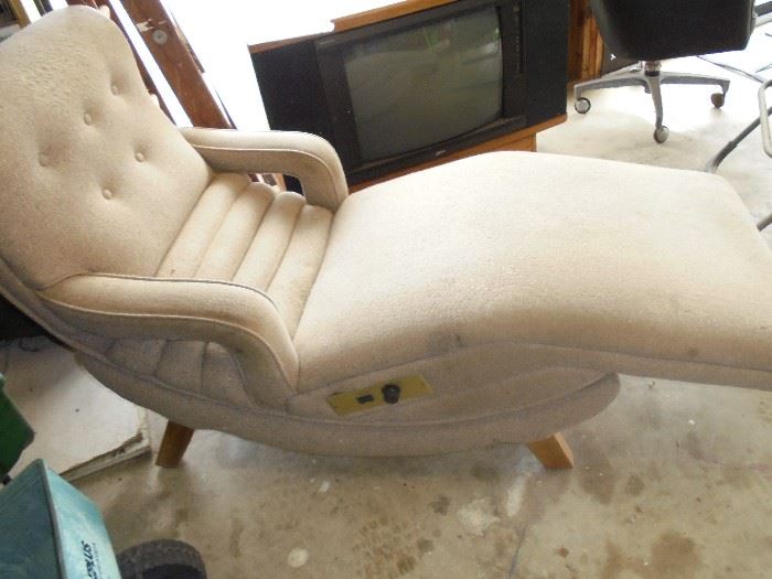 Mid century adjustable lounge chair fabric, no smoke, rips or tears
