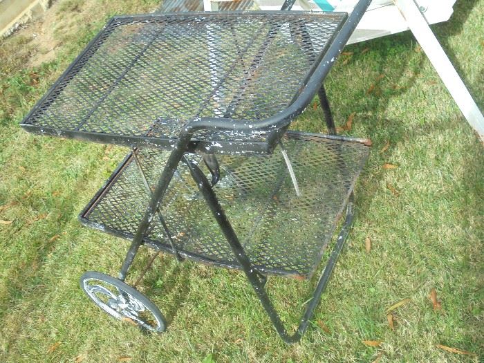 Metal yard serving cart