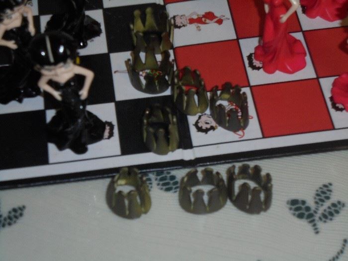 Betty Boop checkers, board & crowns in original box. Like new. Retired (they don't make them anymore)