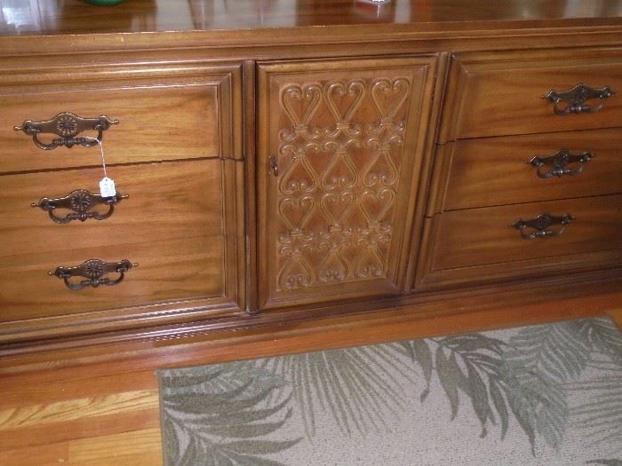 Dresser w/2 mirrors & 6 drawers
