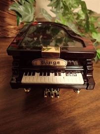 PIANO MUSIC BOX
