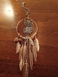 QUITE A LOT OF JEWLERY, COSTUME - GOLD - PEARLS