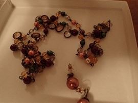 QUITE A LOT OF JEWLERY, COSTUME - GOLD - PEARLS