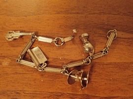 QUITE A LOT OF JEWLERY, COSTUME - GOLD - PEARLS