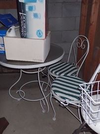 SMALL RD PATIO TABLE WITH 2 CHAIRS