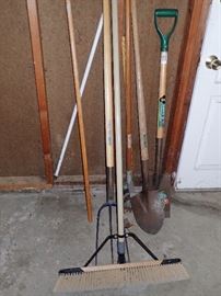 RAKE - SHOVELS - BROOM - GARGEN TOOLS